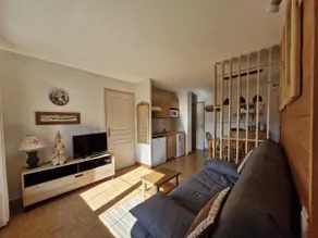Cozy apartment with balcony and mountain view - Image 3