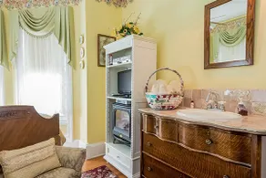 The Duchess Chambers at Kingsley House B&B - Image 3