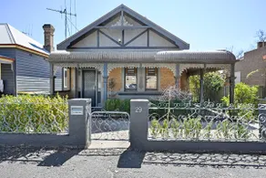 Dora Cottage • Fireplace + Firepit • Walk to CBD - Image 4