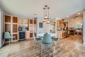 Brentwood Bungalow. Walk & Bike Everything Austin! - Image 3