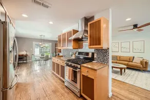Brentwood Bungalow. Walk & Bike Everything Austin! - Image 4