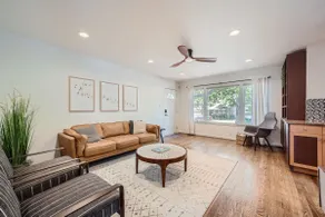 Brentwood Bungalow. Walk & Bike Everything Austin! - Image 2