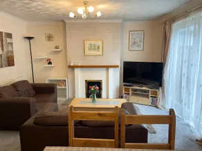 Spacious House Near Cambridge - Free Parking and Garden - Image 5