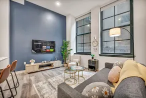 Luxe 1B in Heart of Downtown • Pool & Spa • Gym - Image 2