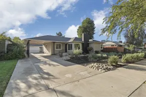 Modern 3BR Near Downtown - Games - Image 3
