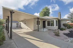 Modern 3BR Near Downtown - Games - Image 5