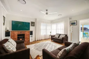 White Beach - Main House - Image 3