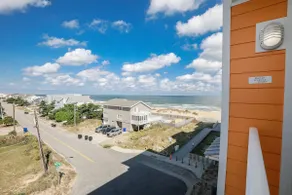 Sojourns Beach Views & Pool Family Home Sleeps 9 - Image 3