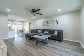 Fully renovated flat in quiet neighborhood - Image 2