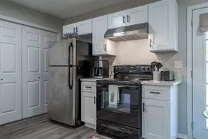 Fully renovated flat in quiet neighborhood - Image 5