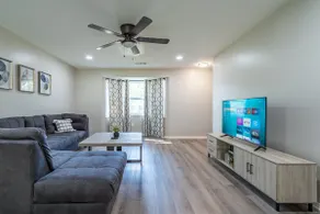 Fully renovated flat in quiet neighborhood - Image 3