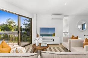 Two Bedroom Riverfront Mid-Level, 350m to Beach - Image 2