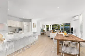 Two Bedroom Riverfront Mid-Level, 350m to Beach - Image 5