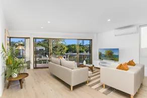 Two Bedroom Riverfront Mid-Level, 350m to Beach - Image 4