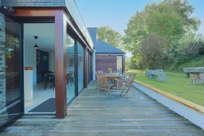 Chevoir Waterfront House - Image 4