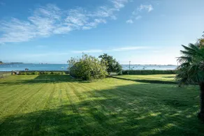 Chevoir Waterfront House - Image 5