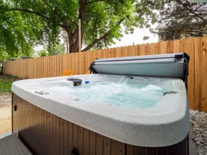 Hot Tub - Sauna - Sleeps 10 - Near CVNP - Image 4