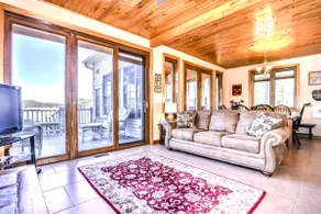 Eikedahls' Shoreview Cottage - Image 4