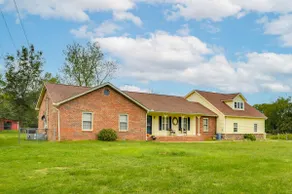 Large Yard & Basketball Hoop: Murfreesboro Home! - Image 4