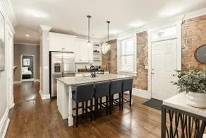 Luxury Urban Mansion | Walk to ALL + Easy Parking - Image 4