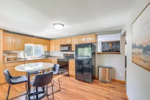 Walk to Water: Lake House in Suring! - Image 2