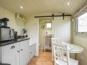 Finest Retreats - Hay and Hedgerow Glamping - Image 3