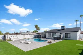 Exclusive 3BR: Pool, hot tub, BBQ grill - Image 3