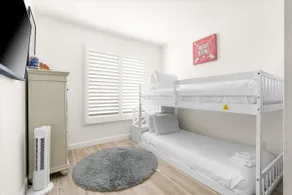 Exclusive 3BR: Pool, hot tub, BBQ grill - Image 5