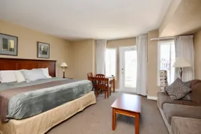 Relaxing 2BR Retreat at Carriage Hills - Image 3