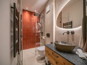 Authentic comfort with mountain views - Image 5