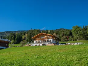 An exclusive retreat with an atmosphere - Image 2