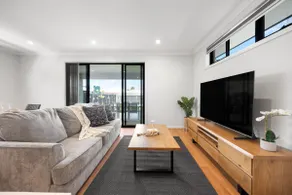 Paradise Palms—Modern Coastal Escape with Backyard - Image 5