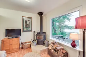 Secluded Lakefront Gem on 300 Acres in Webster - Image 4