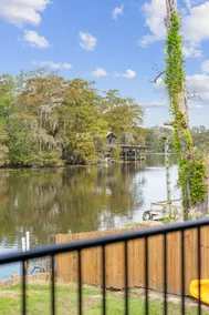 Waterfront | Great Fishing | Close to Restaurants - Image 3