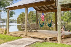 Waterfront | Great Fishing | Close to Restaurants - Image 2