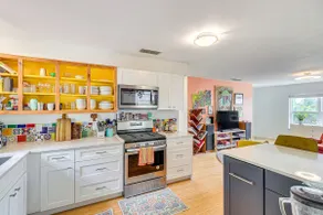 4 Mi to Dtwn Austin: Home w/ Large Fenced Yard! - Image 5