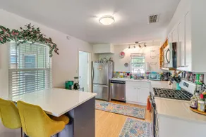 4 Mi to Dtwn Austin: Home w/ Large Fenced Yard! - Image 2