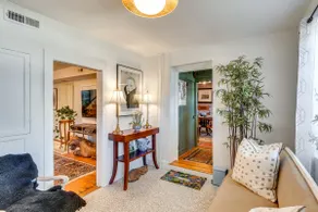 Cottage w/ Furnished Patio & Garden: Dtwn Leesburg - Image 4