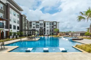 Beautiful 2BD/2BA Next to Airport 0322 - Image 2