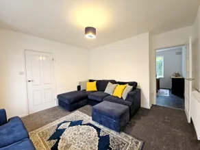 Spacious modern 3 bed home - Image 2