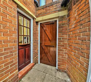 Spacious modern 3 bed home - Image 3