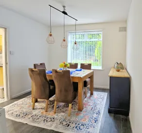 Spacious modern 3 bed home - Image 4
