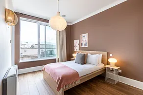 Bright and Stylish Riverside Haven in Canary Wharf - Image 4