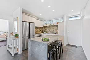 Modern Apartment with Esplanade Views - Image 2