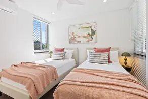 Modern Apartment with Esplanade Views - Image 4