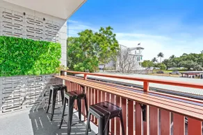 Modern Apartment with Esplanade Views - Image 5