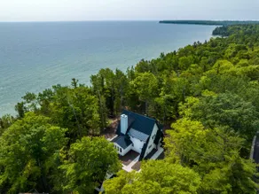 Luxe Lakefront Home · Sleeps 10 · Jacksonport - Image 4