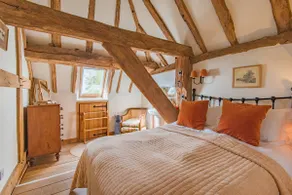 Masketts Barn sleeps 12 in 6 bedrooms - Image 4