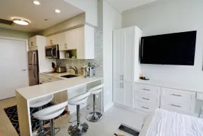 Coconut Grove 21st Floor Private Studio-Parking & WIFI included - Image 2