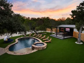 ~La Mariposa~ Best Backyard in Austin ~Sleeps 25 - Image 5
